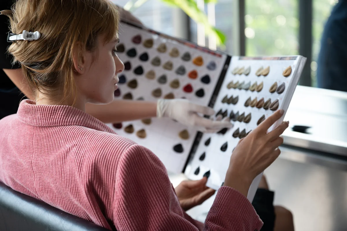 Voici comment choisir une couleur de cheveux en fonction de son style de vie