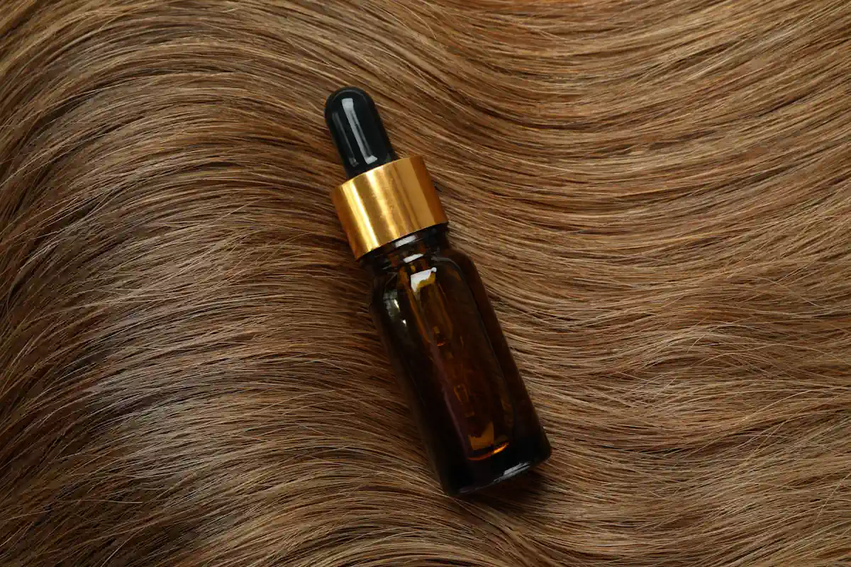Mélange d'huiles pour la pousse des cheveux avec différentes huiles végétales