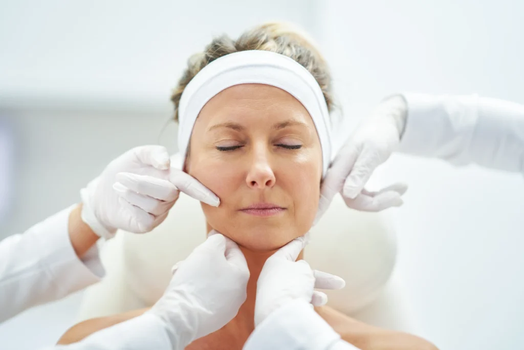 Voici les complications que tu pourrais avoir après un lifting facial