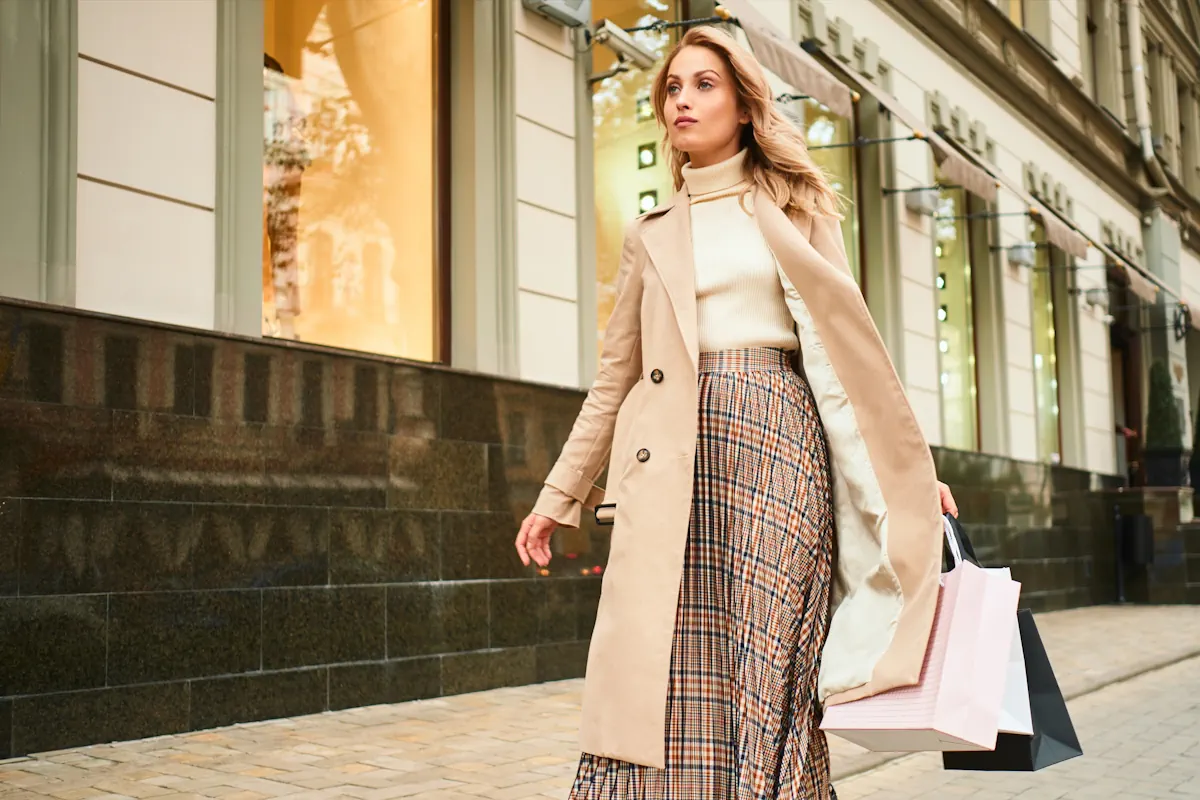 Une femme en jupe longue en laine