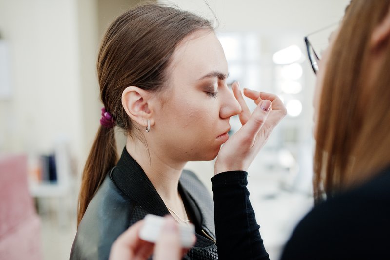 Primer paupières : pourquoi ça change vraiment la tenue du maquillage des yeux