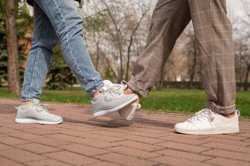 Laver ses baskets en machine sans les détruire : température, programme et astuces