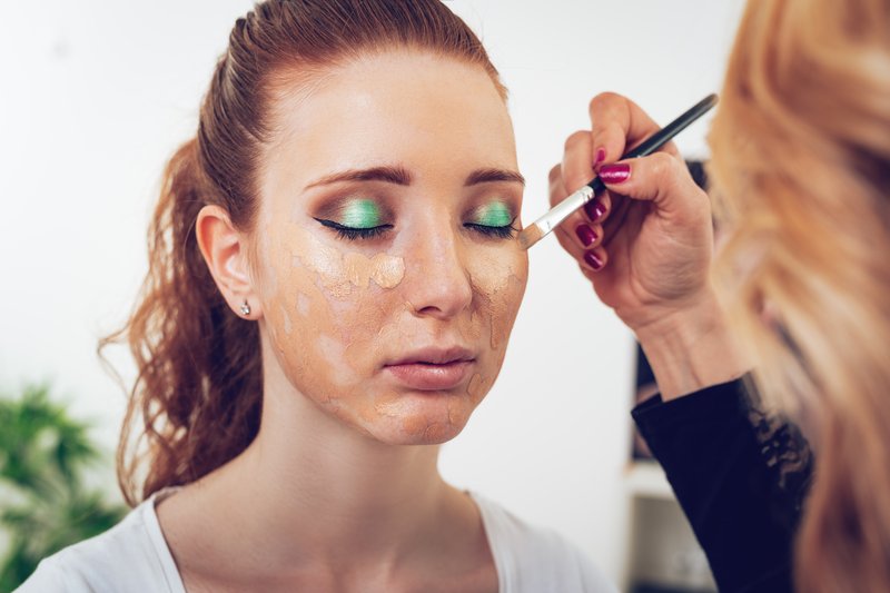 Maquillage de mariage pour yeux verts : les couleurs et techniques qui subliment