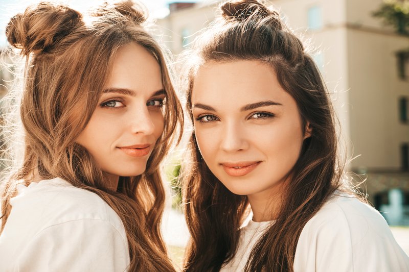 Maquillage pour yeux noisette : les couleurs et techniques qui font tout ressortir