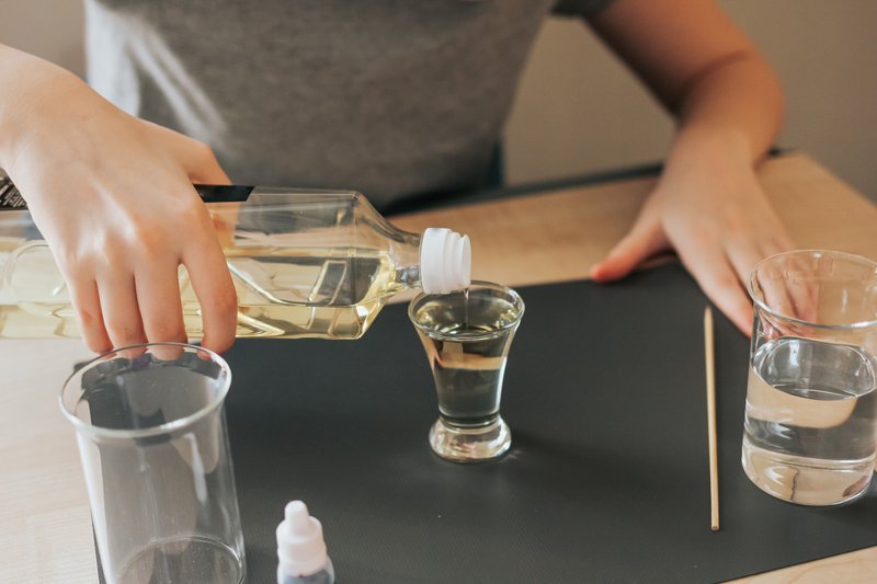 Vinaigre blanc pour enlever le vernis semi-permanent : ça marche vraiment ?