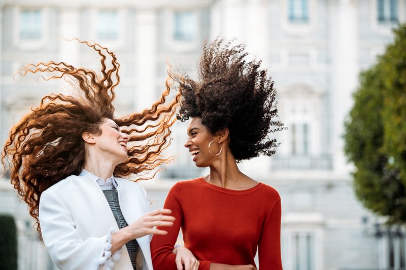 Méthode Curly Girl pour cheveux ondulés : par où commencer sans se perdre ?