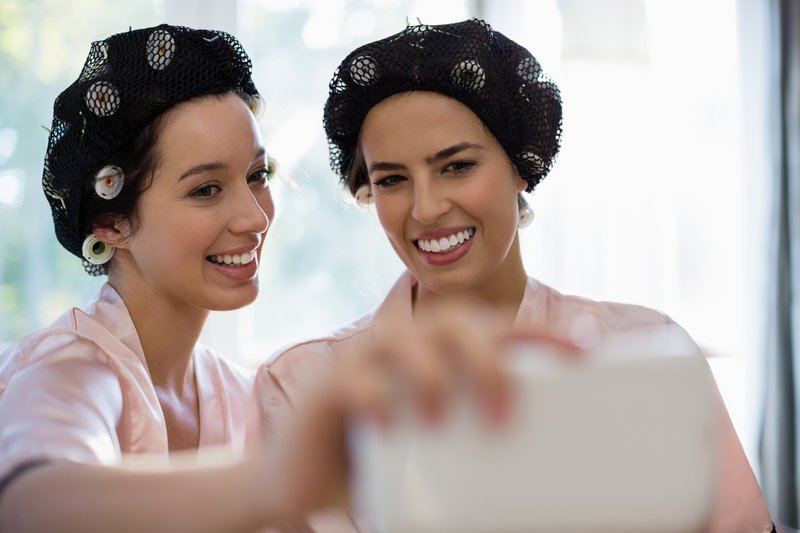 Comment préparer ses cheveux la veille d'un mariage pour des boucles qui durent