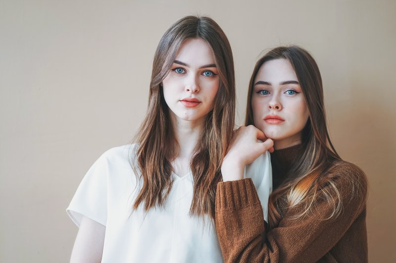 Balayage sur châtain foncé : les nuances qui illuminent sans agresser
