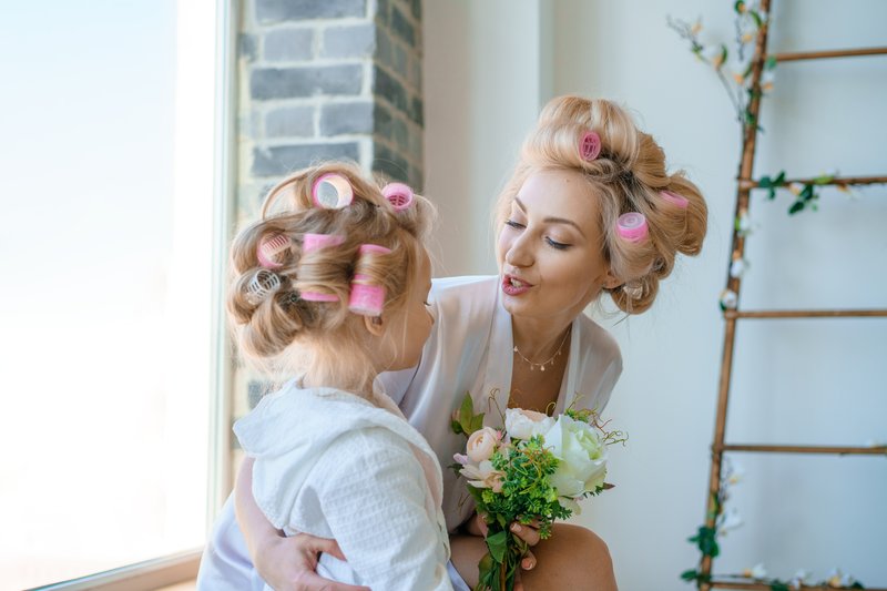 Comment préparer ses cheveux la veille d'un mariage pour des boucles qui durent