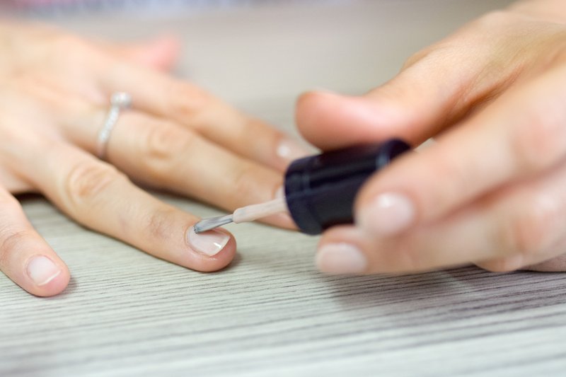 Vinaigre blanc pour enlever le vernis semi-permanent : ça marche vraiment ?