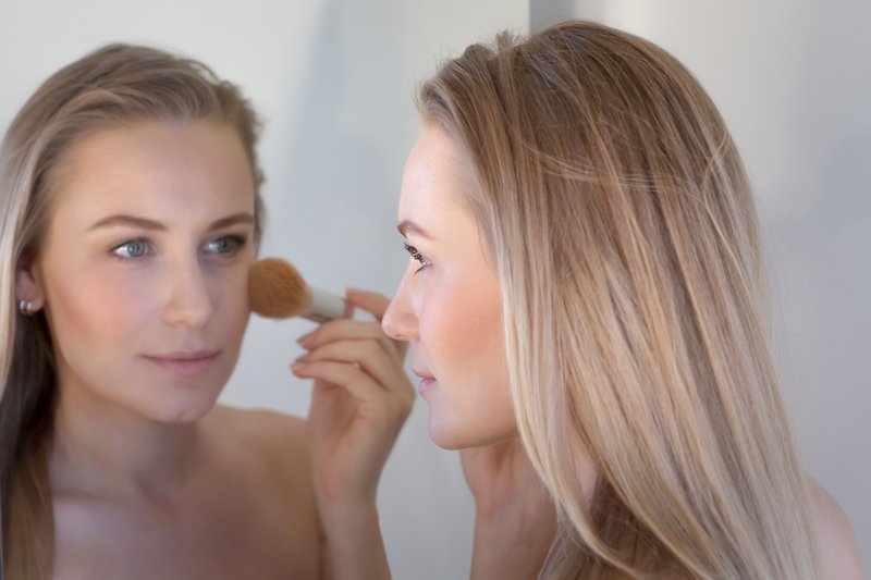 Maquillage naturel pour un mariage : le no-makeup look qui tient 12 heures