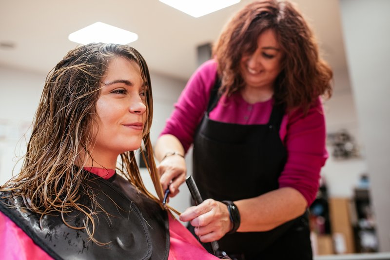 Diffuseur ou séchage à l'air libre pour les boucles : comment choisir selon sa texture ?