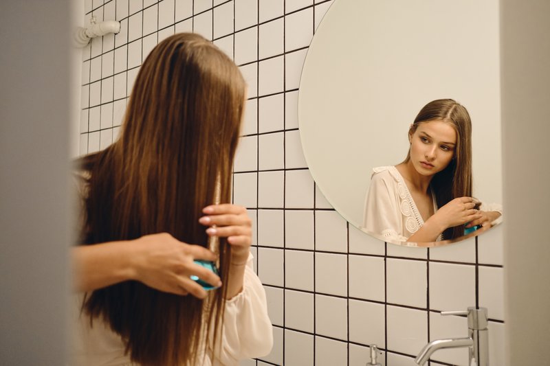 Entretenir son balayage à la maison entre deux séances : les gestes qui font la différence